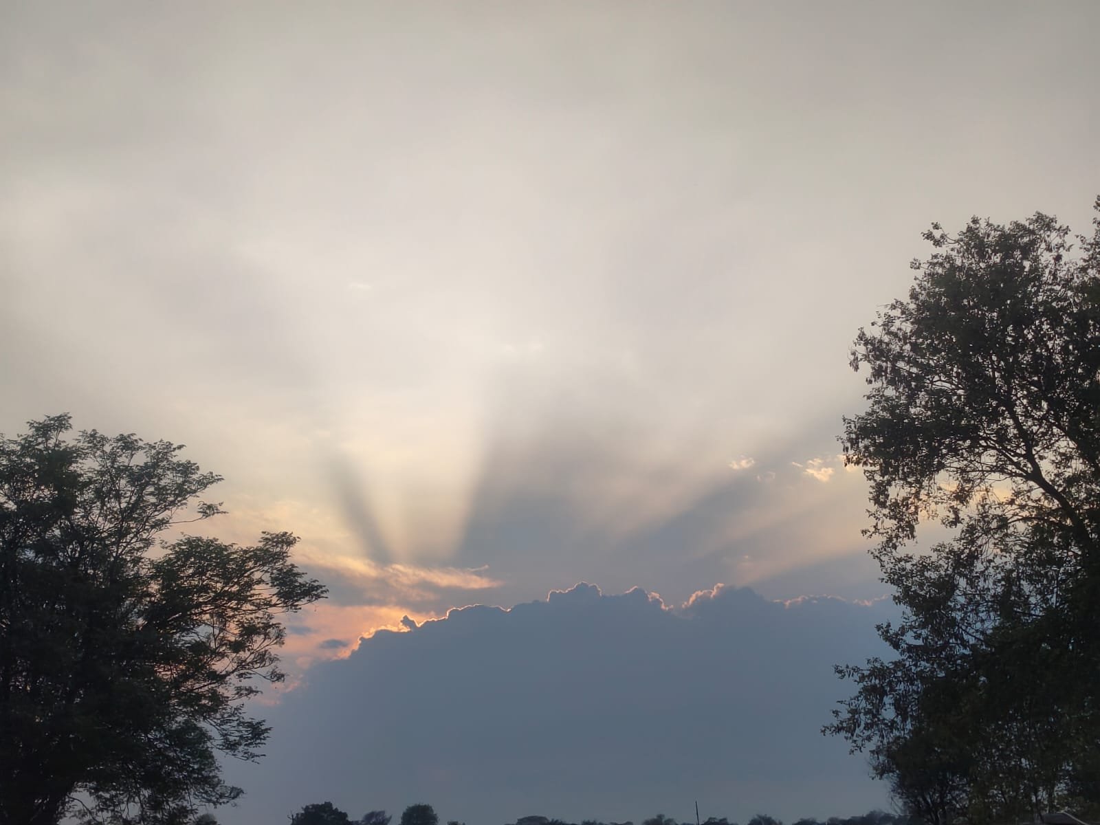 unique sunset rays